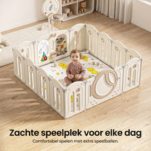 Basketbalring en tekenbord in gebruik in de Playpen